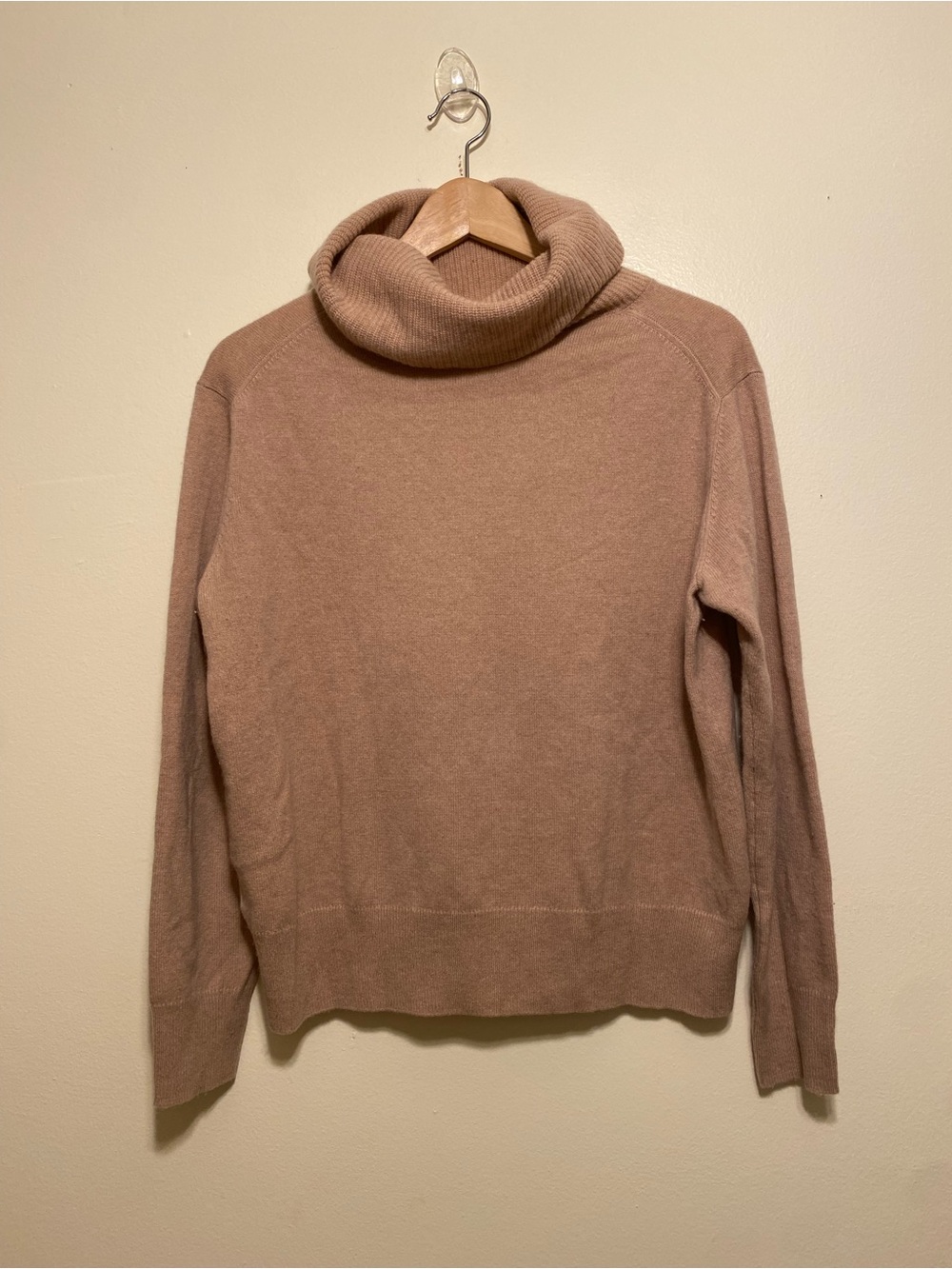 Uniqlo Cashmere Turtleneck Sweater . Size M